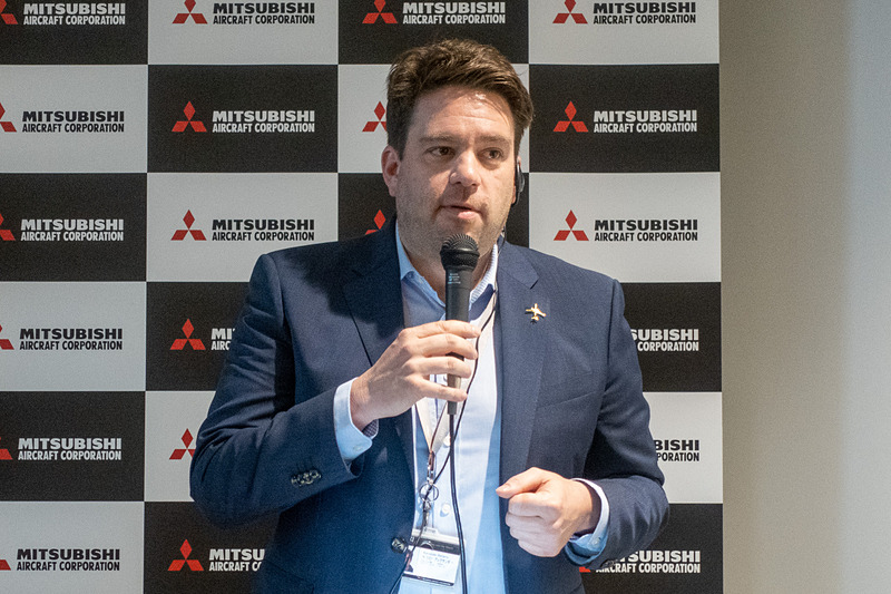 会見する三菱航空機株式会社 最高開発責任者 アレックス・ベラミー氏