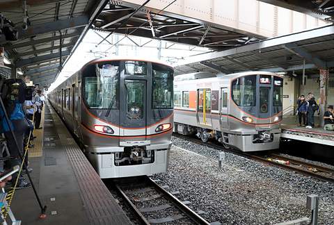 ！！！最終値下げ！！！【超激レア】JR東日本　駅　ホーム　時計　電車 最終値下げ！！！【超激レア】JR東日本 駅 ホーム 時計 電車 - メルカリ