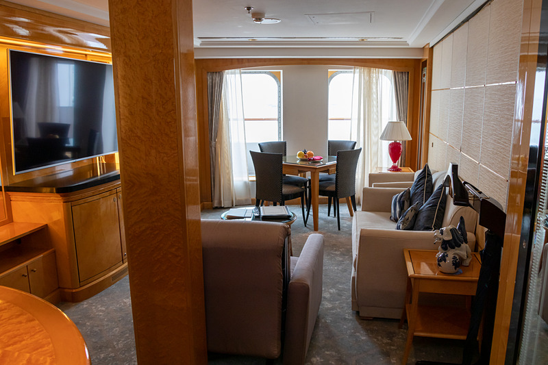 進行方向の景色を独り占めできるパレス ペントハウス。ただし、強風などの理由から船首部分に出られるのは停泊しているときだけに限られる