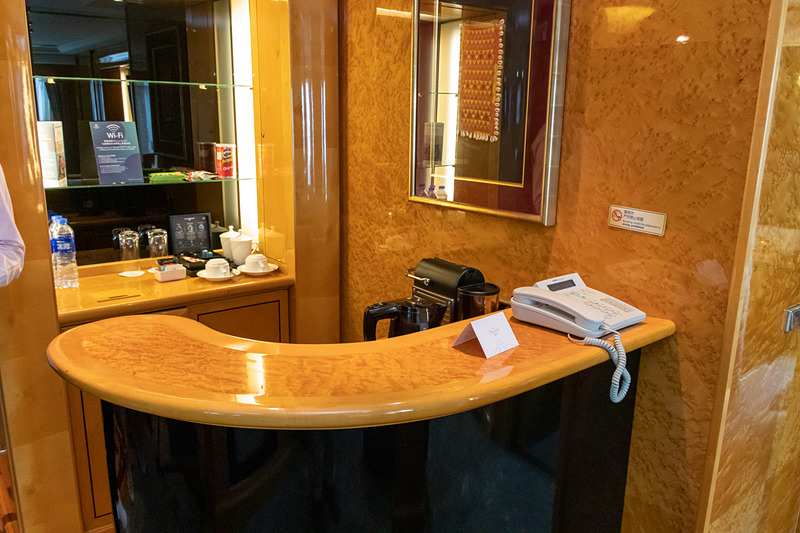 進行方向の景色を独り占めできるパレス ペントハウス。ただし、強風などの理由から船首部分に出られるのは停泊しているときだけに限られる