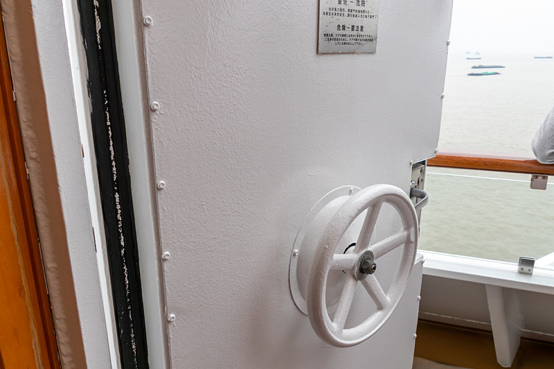 進行方向の景色を独り占めできるパレス ペントハウス。ただし、強風などの理由から船首部分に出られるのは停泊しているときだけに限られる