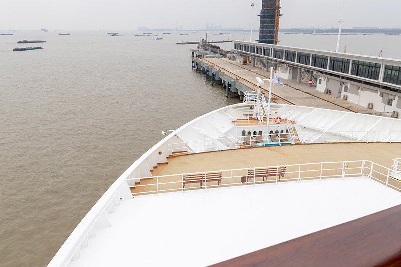 進行方向の景色を独り占めできるパレス ペントハウス。ただし、強風などの理由から船首部分に出られるのは停泊しているときだけに限られる