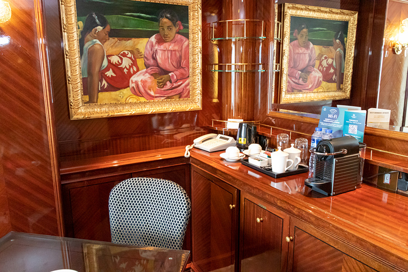 見学した部屋は南国情緒あふれる内装が印象的。最後尾から見えるダイナミックな景色を堪能できる