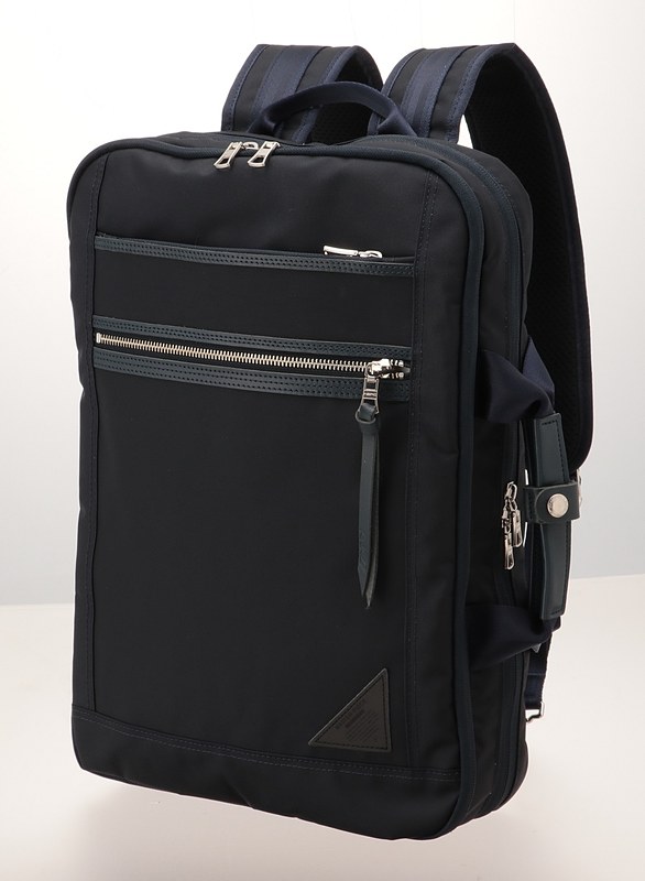 「2WAYリュック」。295×415×90mm、800g、3万4560円
