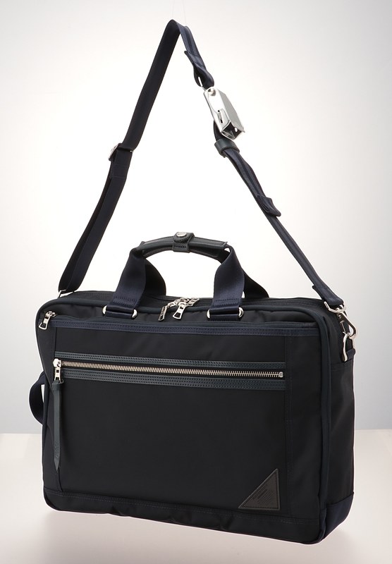 「3WAYブリーフバッグ」。490×290×100mm、1100g、3万4560円