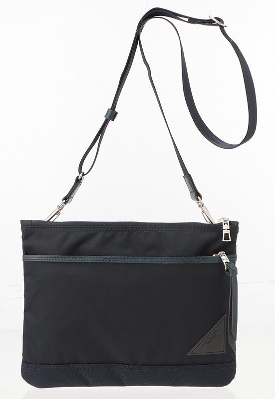 「サコッシュ」。290×220×20mm、300g、1万4040円