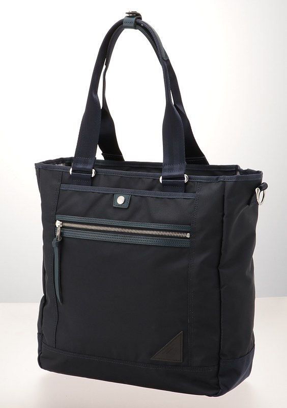 「トートバッグ」。350×360×130mm、900g、2万7000円