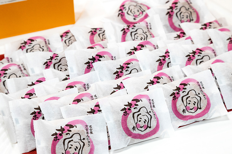 おなじみ「ですかい」シリーズやファーストクラスで提供されている茶華の試食コーナーも用意された