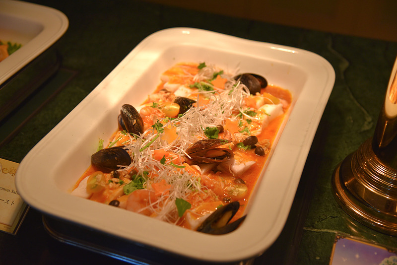 「白身魚のスチーム トムヤム風」も同じく天の川を表現している