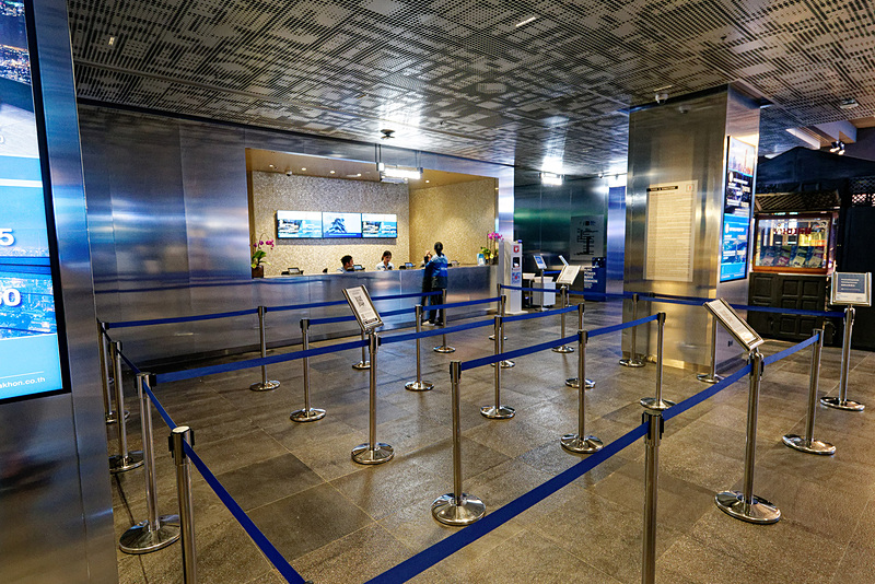 まずは1階でチケットを購入