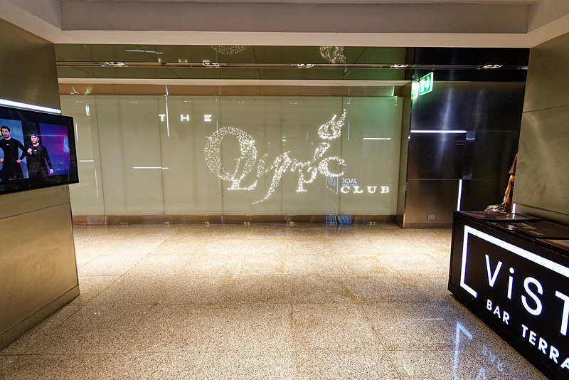 フィットネスセンターの入口