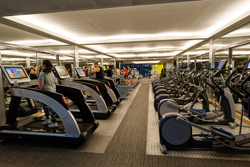 豊富な機材が並ぶ