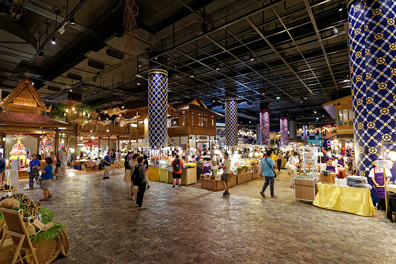 ナイトマーケットそのものが室内に！