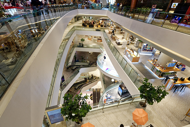 上からのぞき込むと吸い込まれそうになる