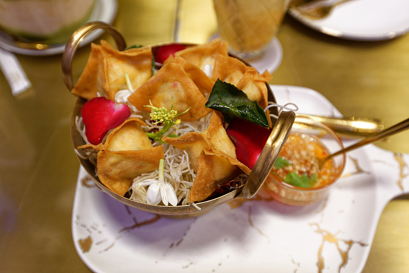 パパイヤサラダの「ソムタム」など、トラディショナルな料理も上品に仕立てられている