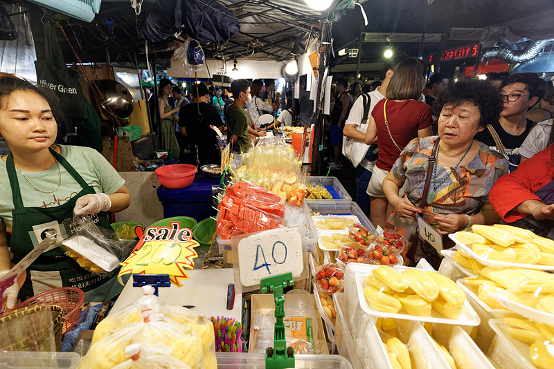 あらゆるタイフード、流行のスイーツが集まる