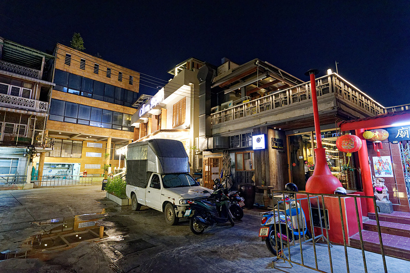 「スパンニガー・イーティング・ルーム（Supanniga Eating Room Tha Tian）」