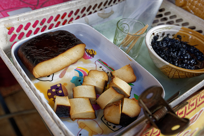 ほかのお店の黒豆腐。作った人によって見た目も味も大きく変わってくる