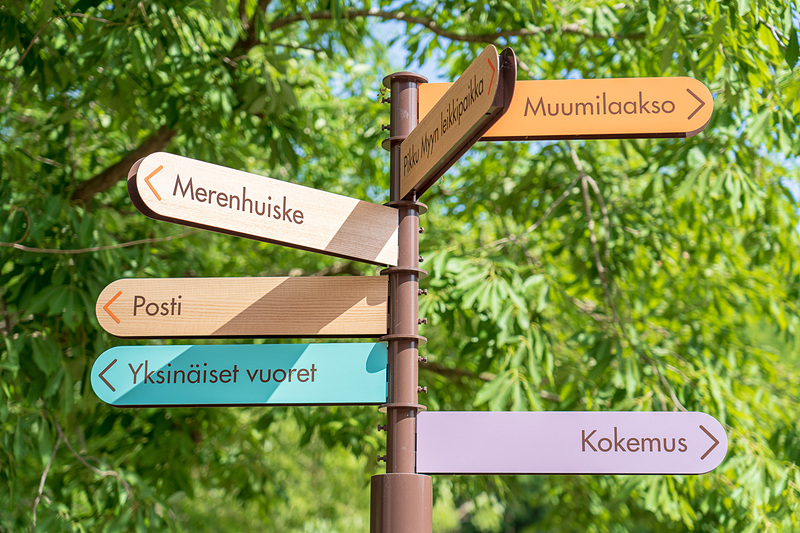 フィンランド語で書かれている案内標識。意味は分からないけれど絵になる！