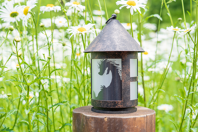 このようなランプは園内8か所に。どれも絵柄が違うので探してみて。これもコンプリートしてみたいですね