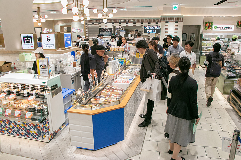 「sakana bacca エキュート品川店」