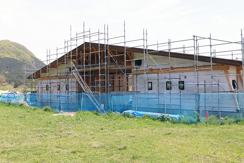 D/EサイトとBサイトの中間で建設中のトイレ