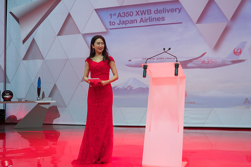 司会は以前にGoogleマップのナビボイスを務めていたことでも知られるバイリンガルMCの野口美穂さん