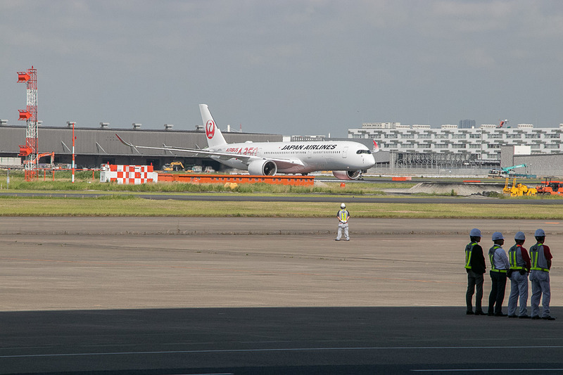 JALのエアバス A350初号機は、フェリーフライトを経て、6月14日7時46分に羽田空港へ着陸、56分にスポットインした