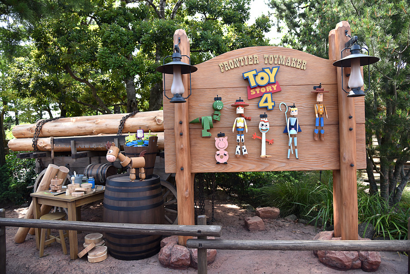 「FRONTIER TOYMAKER」の工房をイメージしたフォトロケーションを設置