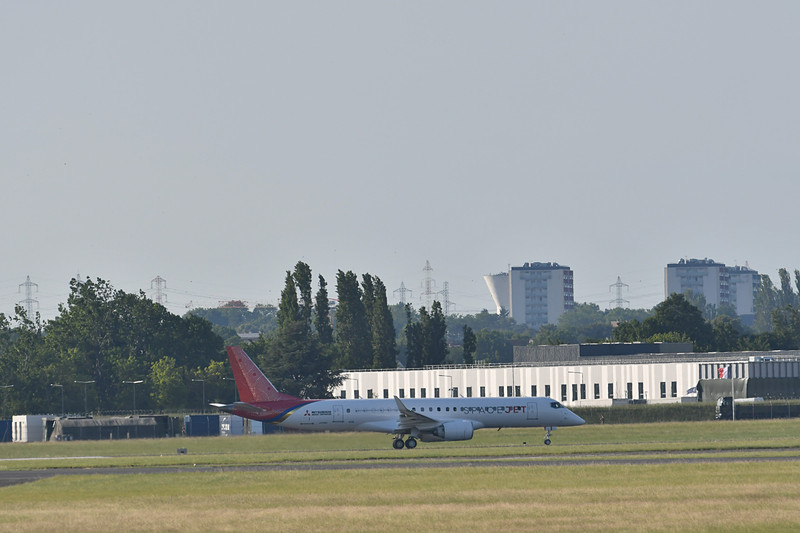 ル・ブルジェ空港を離陸するスペースジェット