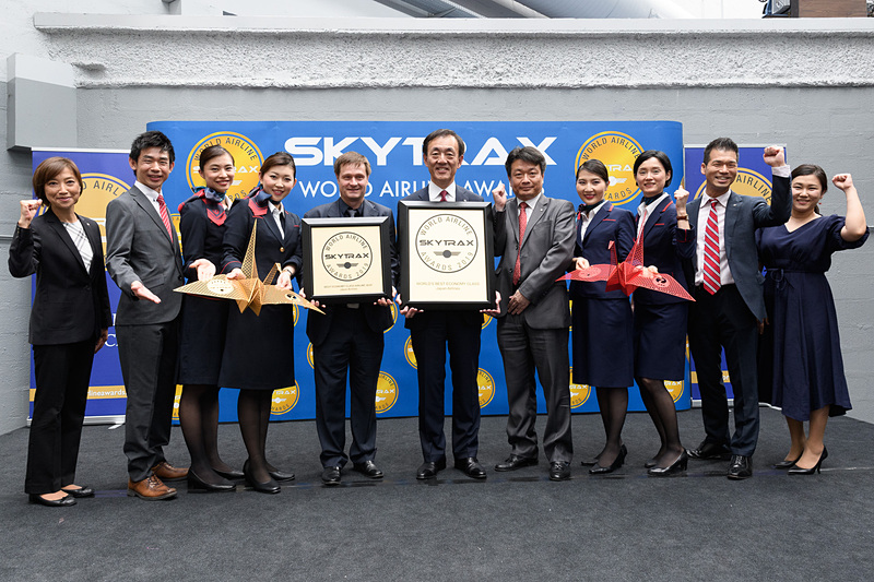 SKYTRAXで2冠獲得したJAL。日本航空株式会社 常務執行役員 路線統括本部 国際路線事業本部長 大貫哲也氏（中央）に話をうかがった