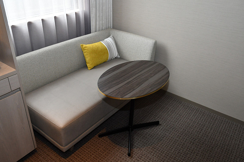 ソファとテーブル