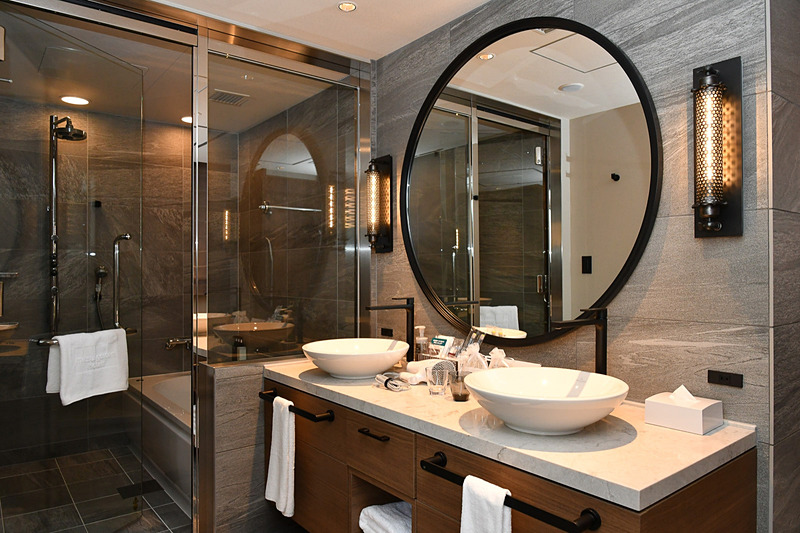 パウダールームとバスルーム