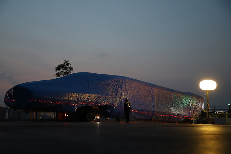 1km/h程度の非常にゆっくりした速度で慎重に搬入