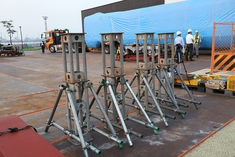 トレーラーを引き抜く際に一時的に使用する「馬」