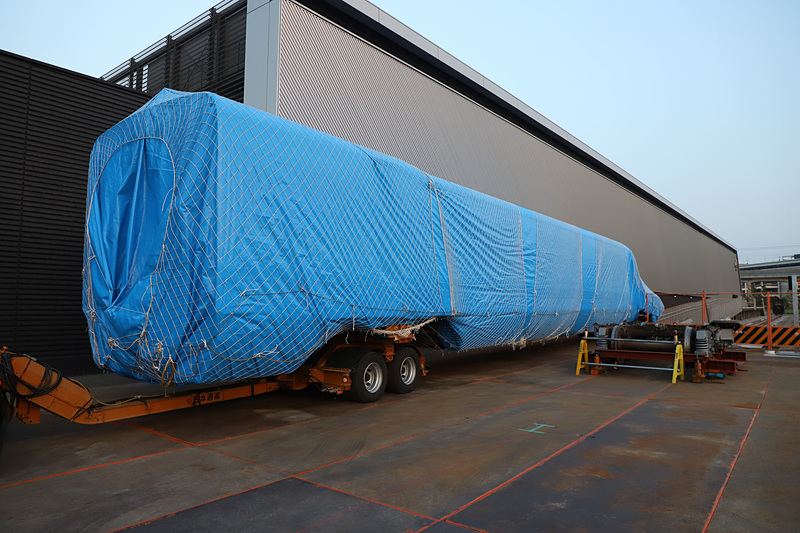 搬入作業は終了。明るくなってから作業は再開される