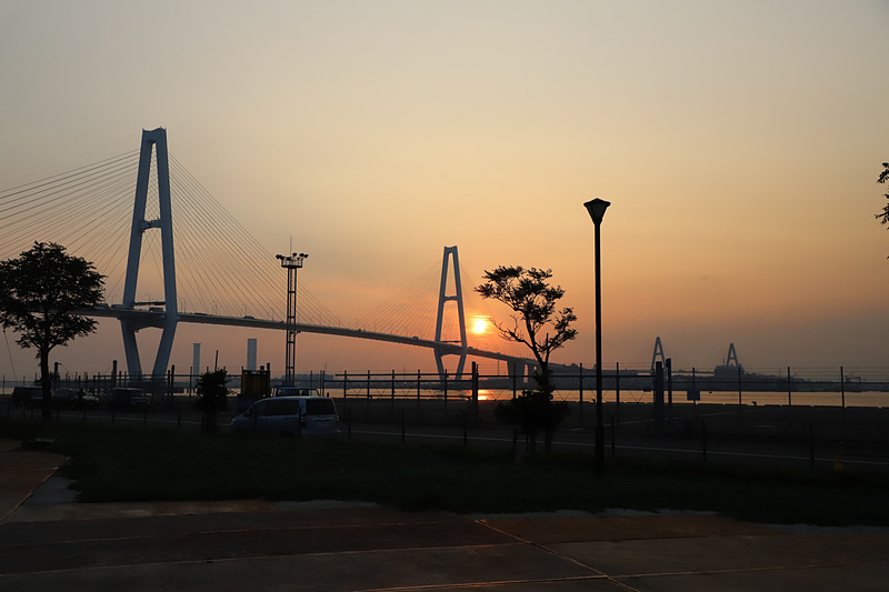 5時3分。リニア・鉄道館から見る日の出