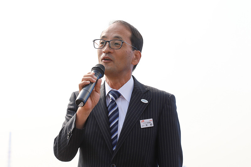 あいさつするリニア・鉄道館の天野満宏館長