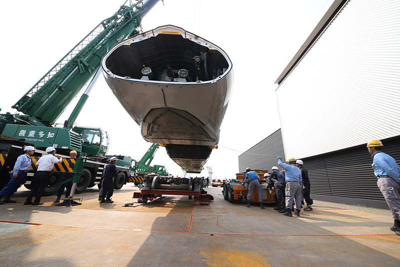 トレーラーの台車を撤去