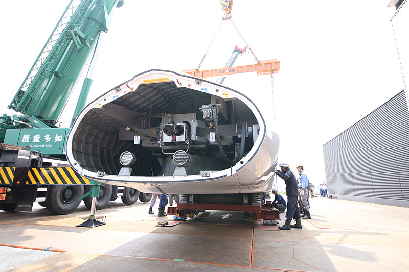 約10分かけてゆっくりと車体を沈めていく