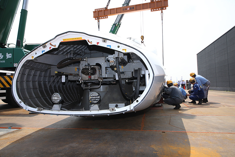 約10分かけてゆっくりと車体を沈めていく