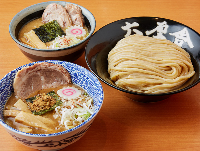 六厘舎「限定Wつけめん」（写真提供：東京ステーション開発）