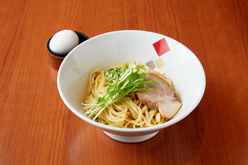 東京の中華そば ちよがみ「トリュフオイル・チーズまぜそば」（写真提供：東京ステーション開発）