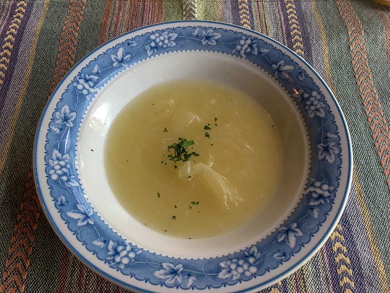 優しい味のオニオンスープ