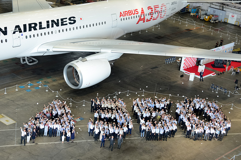 A350の人文字（写真提供：JAL）