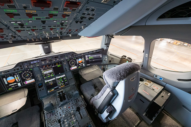 サイドスティックが特徴のコックピット