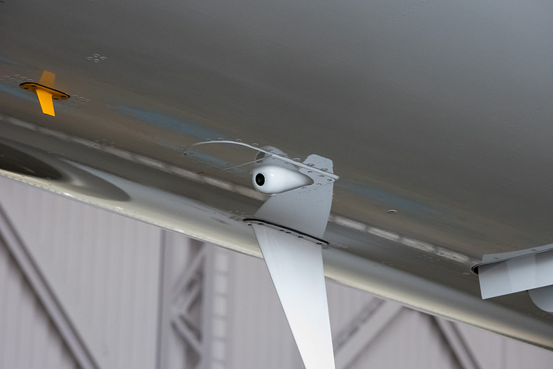 機体下部に取り付けられた前方カメラ。上空では下方を映すランドスケープカメラになるという