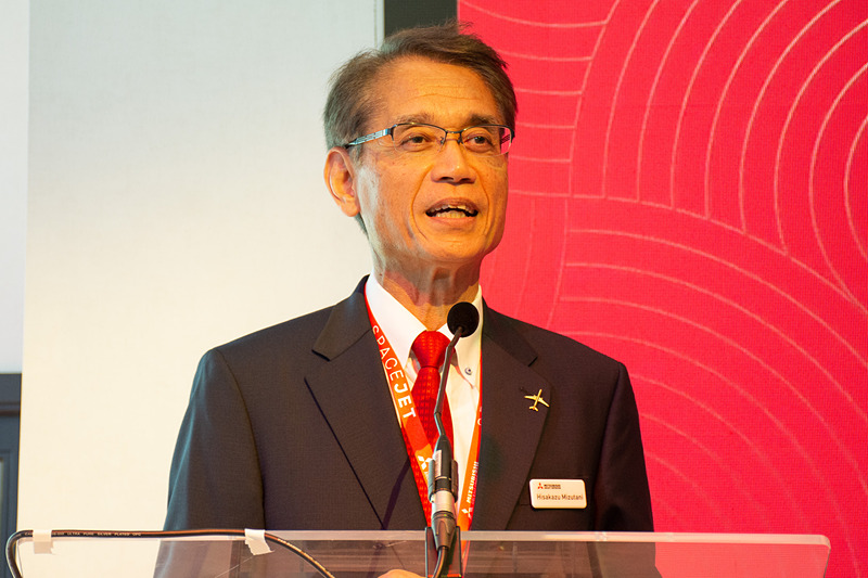 笑顔でMOU締結を報告する三菱航空機株式会社 取締役社長 水谷久和氏