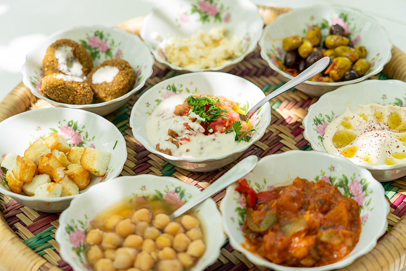 「アラビアン・ティーハウス スペシャルブレックファスト」は65ディルハム。日本円で2000円くらい（1ディルハム＝約30円換算）