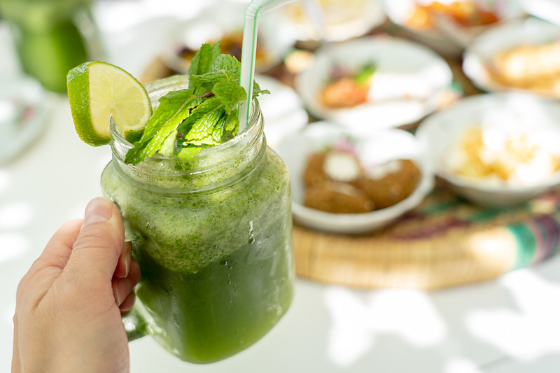 ドバイで定番のレモンミントジュースは朝の一杯に最高。これ毎朝飲みたい！
